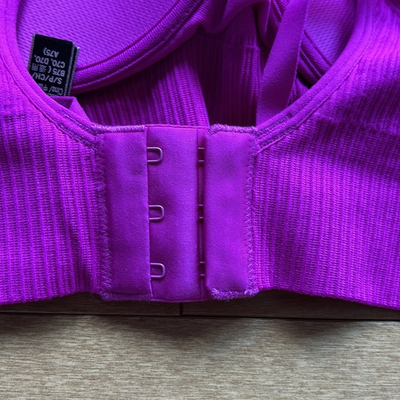 NWT Victoria Secret Sports Bra - Picture 7 of 7